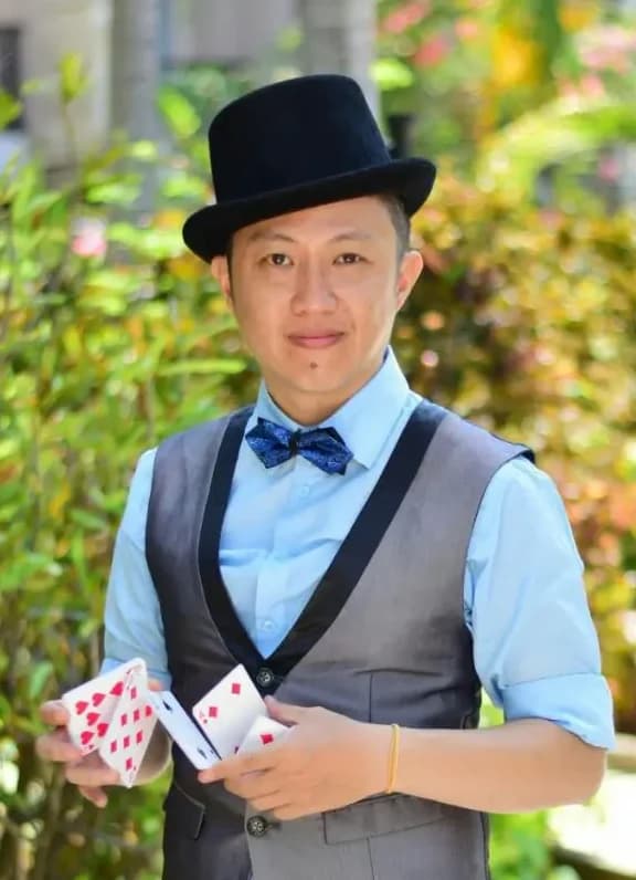 Chiang Vladier — Comedy Illusionist in Bali
