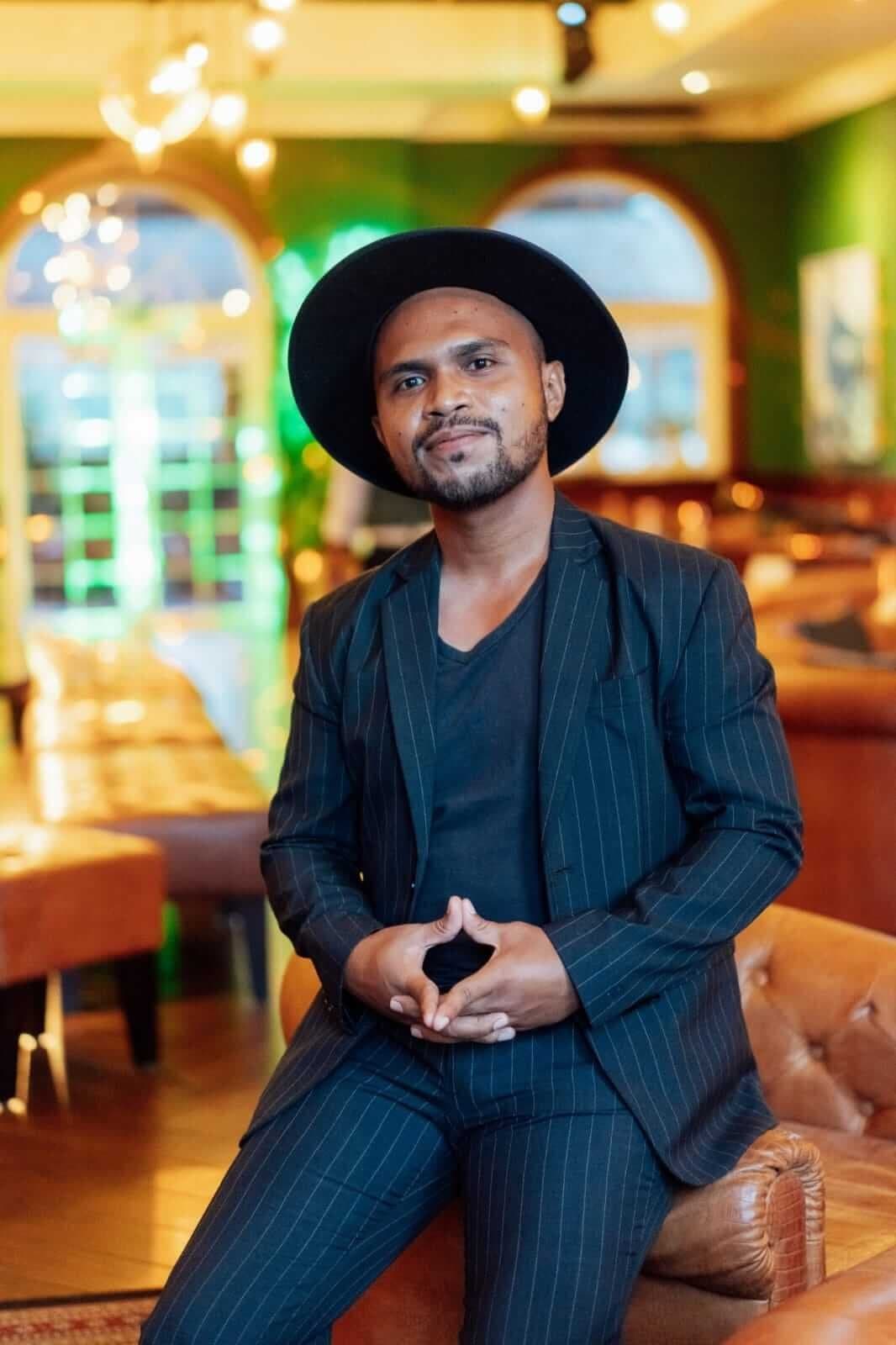 Roy Lokang — Close-Up Expert in Bali